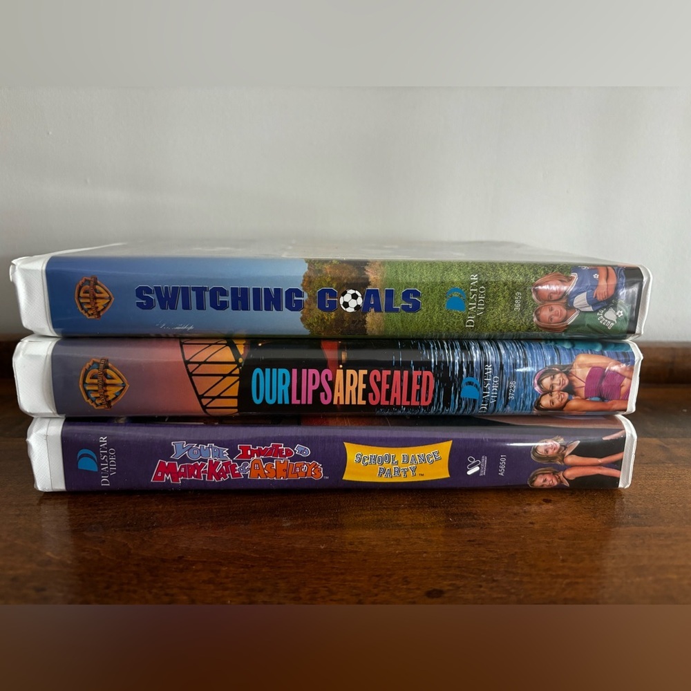Lot of 3 Mary Kate and Ashlee VHS tapes our lips are sealed switching goals